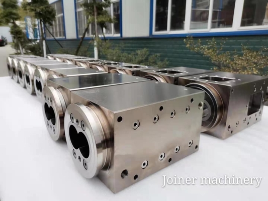 ชิ้นส่วนเครื่องจักรพลาสติก SK300 Screw Barrels สำหรับโรงงานปิโตรเคมี